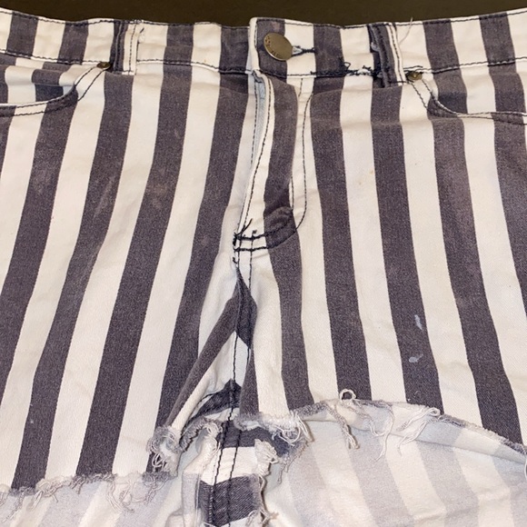 Divided Size 12 Black White Stripe Curt Off Jean Shorts - Picture 10 of 10